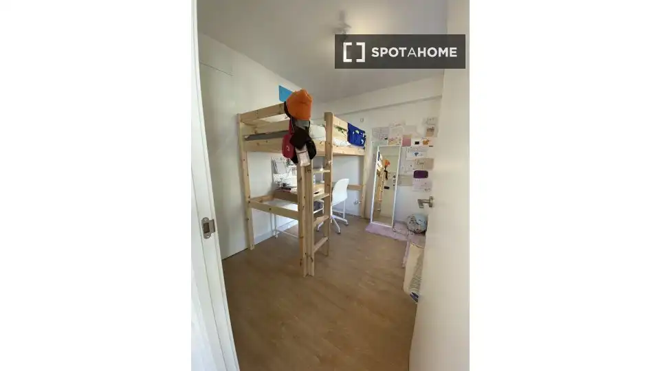 Room in Opañel