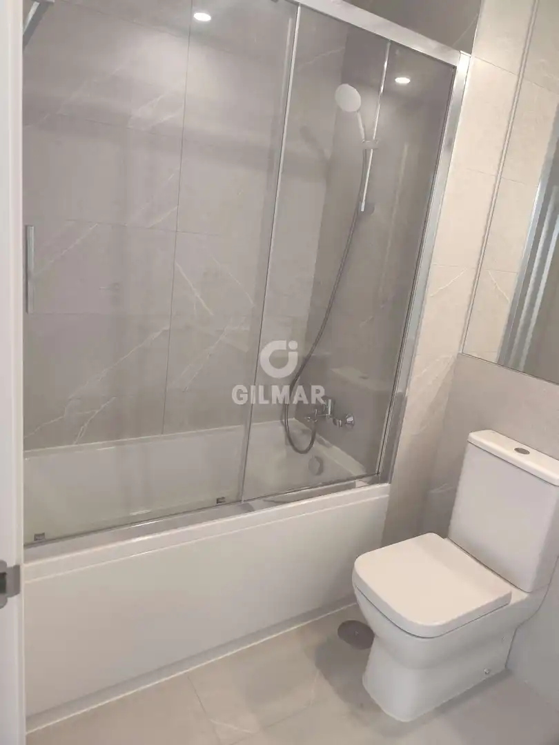 Baño de Piso de alquiler en Tomares con Calefacción, Jardín privado y Trastero