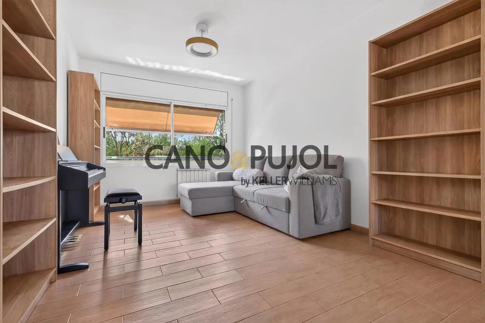 Sala de estar de Ático en venta en Rubí con Aire acondicionado, Calefacción y Jardín privado
