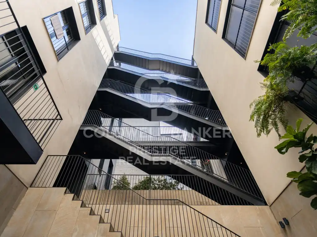 Vista exterior de Àtic en venda en Barcelona amb Aire condicionat, Terrassa i Piscina