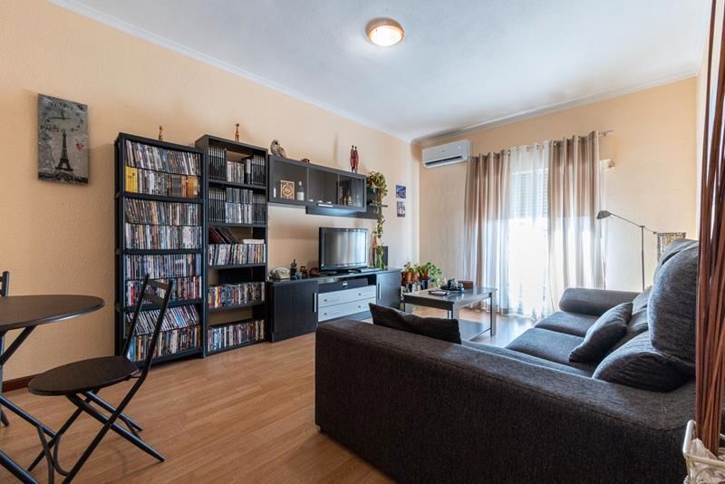 Living room of Flat for sale in  Madrid Capital  with Air Conditioner, Heating and Parquet flooring