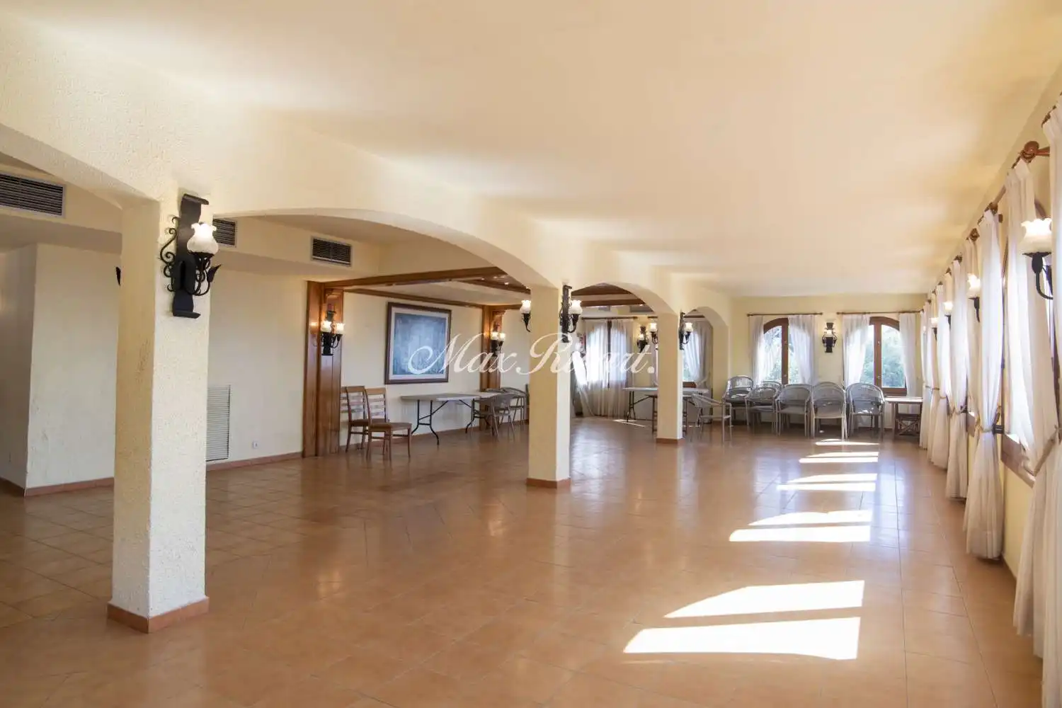 Gebäude zur Miete in Bruguers