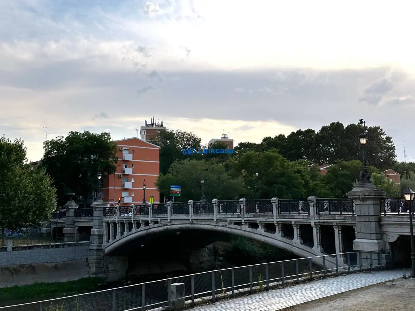 Vista exterior de Pis en venda en Madrid amb Calefacció i Moblat