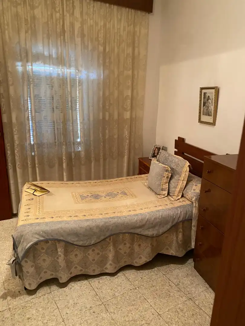 Dormitori de Casa o xalet en venda en Jaén amb Terrassa, Moblat i Balcó