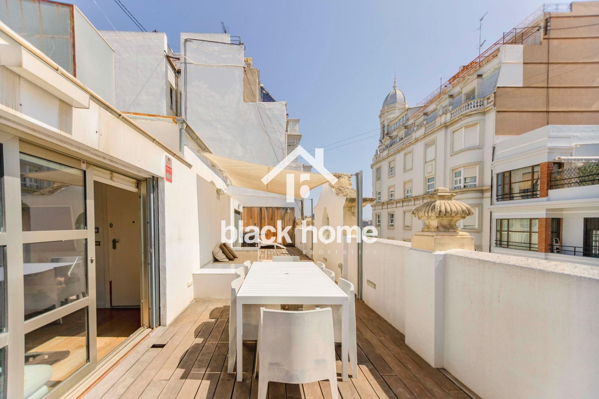 Exterior view of Attic for sale in  Valencia Capital  with Air Conditioner, Heating and Terrace