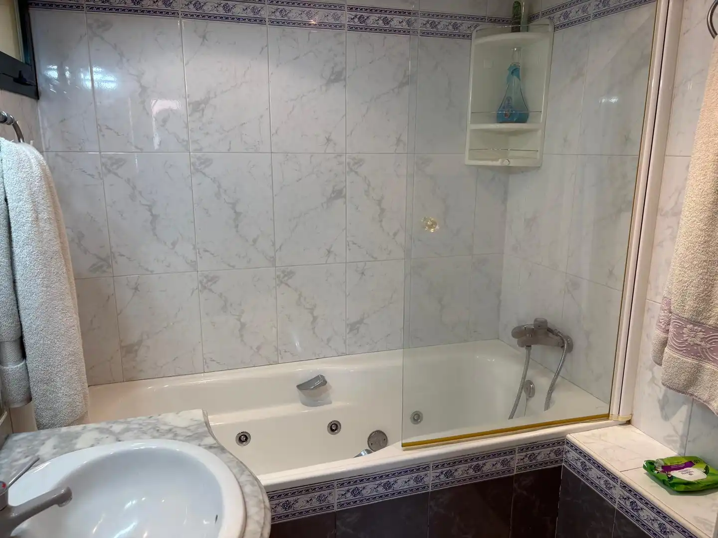 Bathroom of Flat for sale in San Lorenzo de El Escorial  with Heating, Parquet flooring and Storage room
