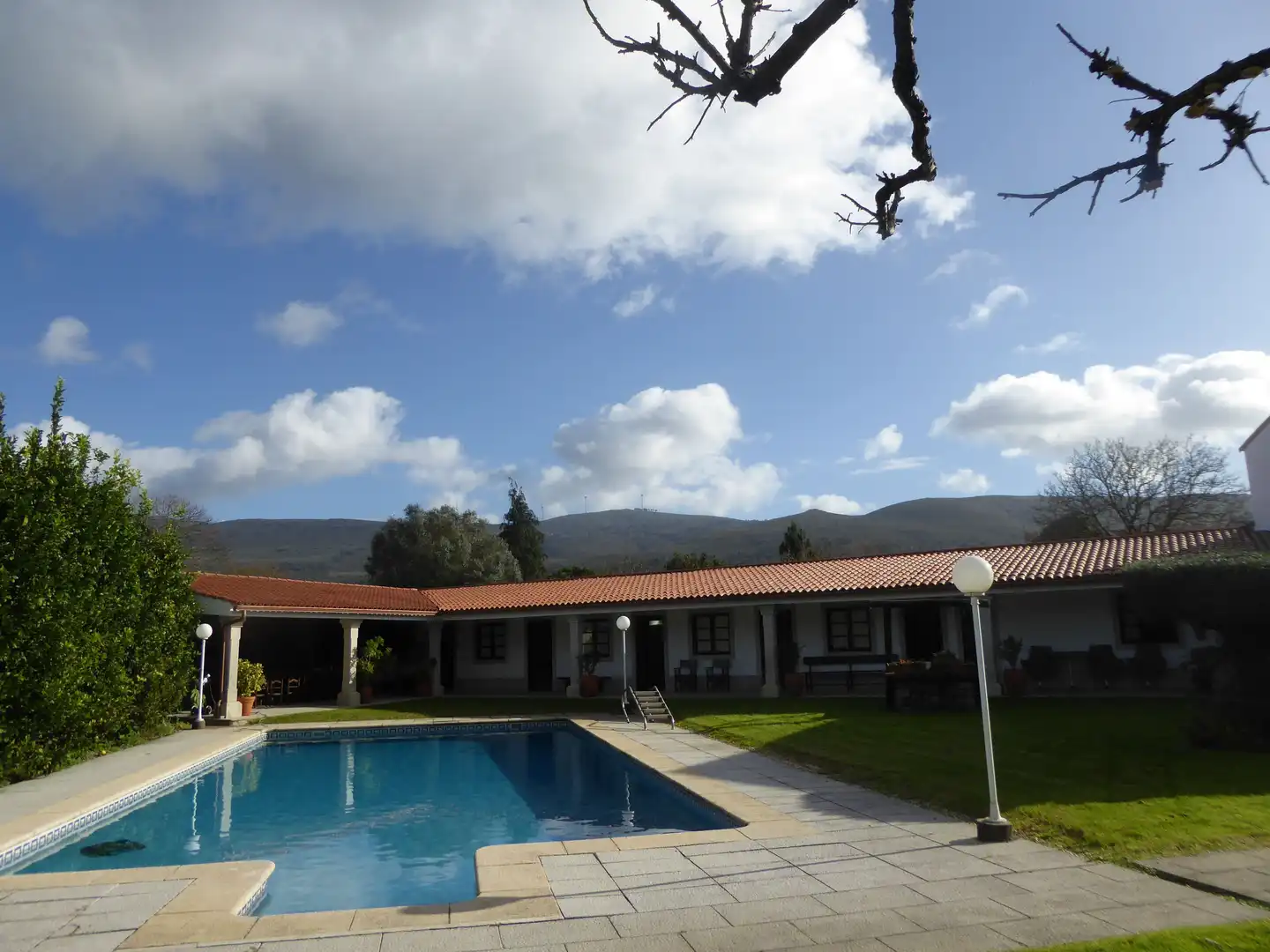 Schwimmbecken von Country house zum Verkauf in Tui mit Klimaanlage, Heizung und Privatgarten