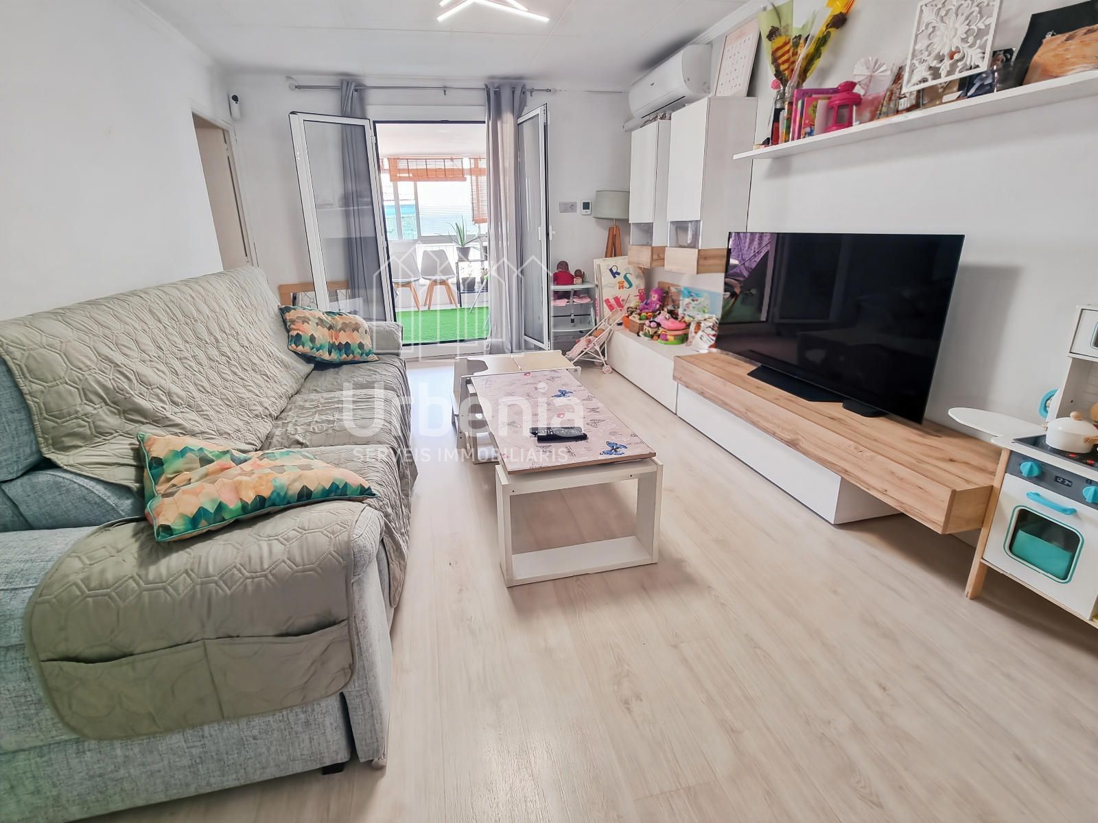 Sala d'estar de Àtic en venda en Mataró amb Aire condicionat i Terrassa