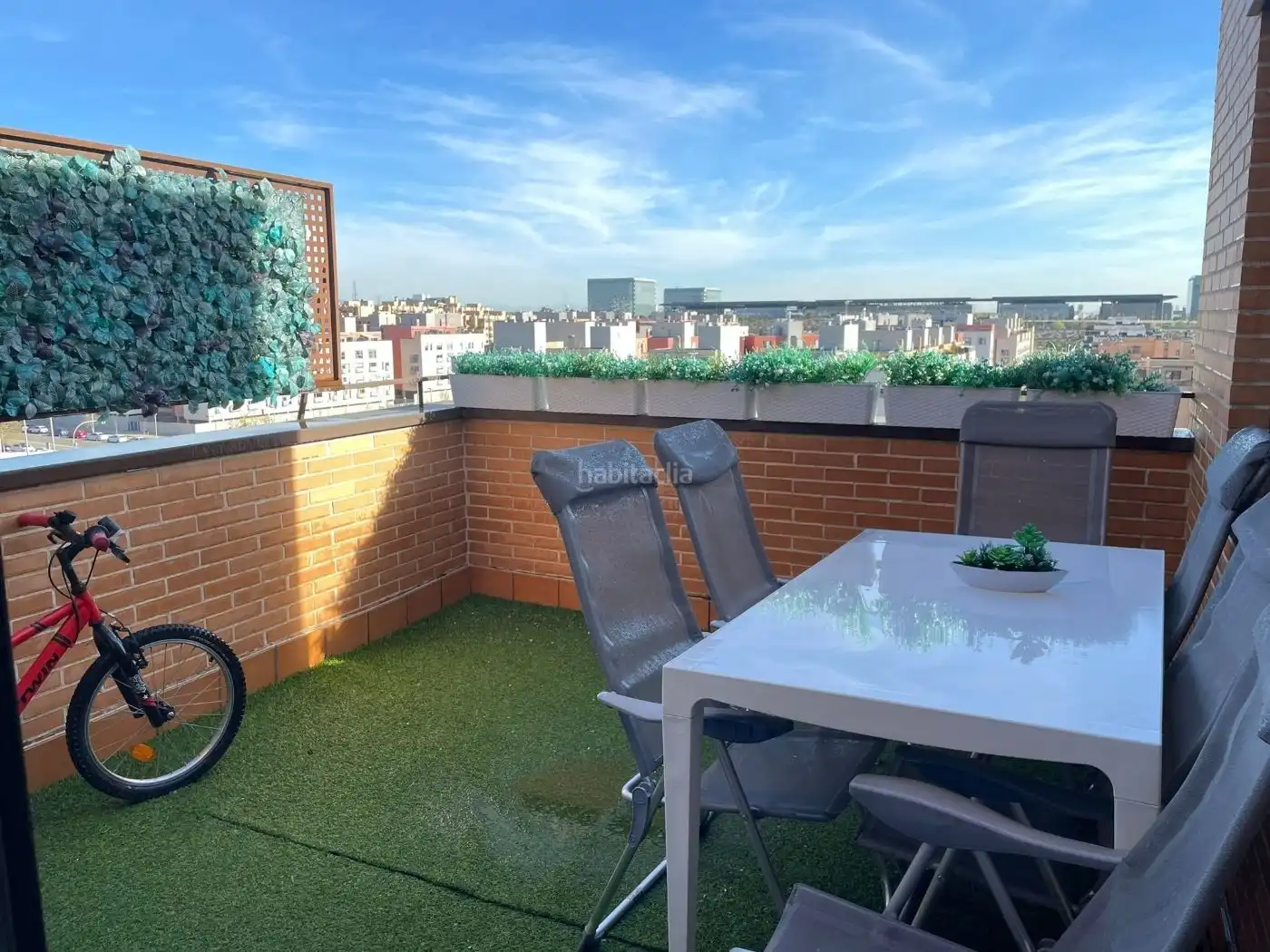 Penthouse with pool to rent in Calle Redecilla del Camino 9