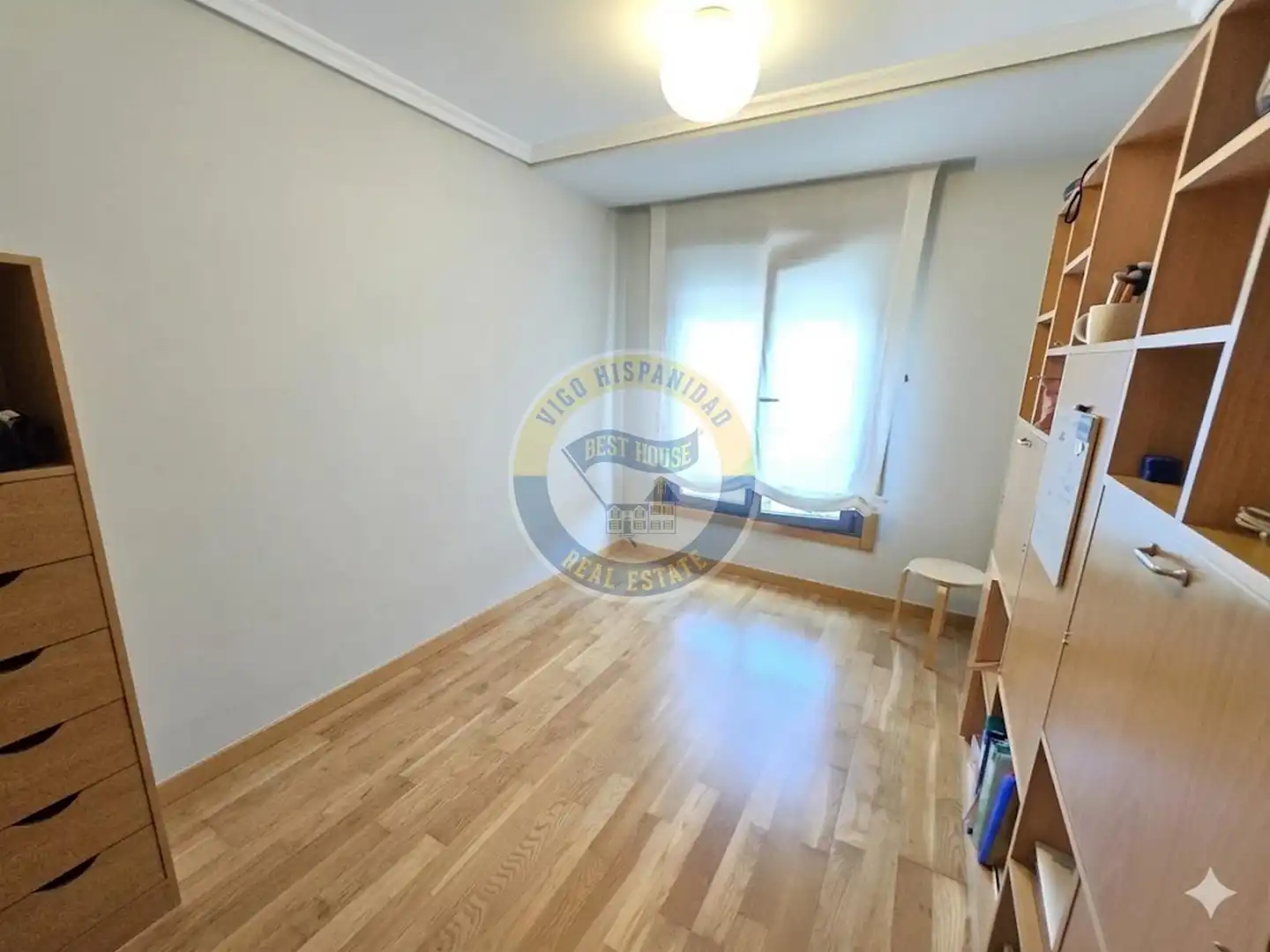 Schlafzimmer von Wohnung zur Miete in Vigo  mit Heizung, Parkett und Möbliert