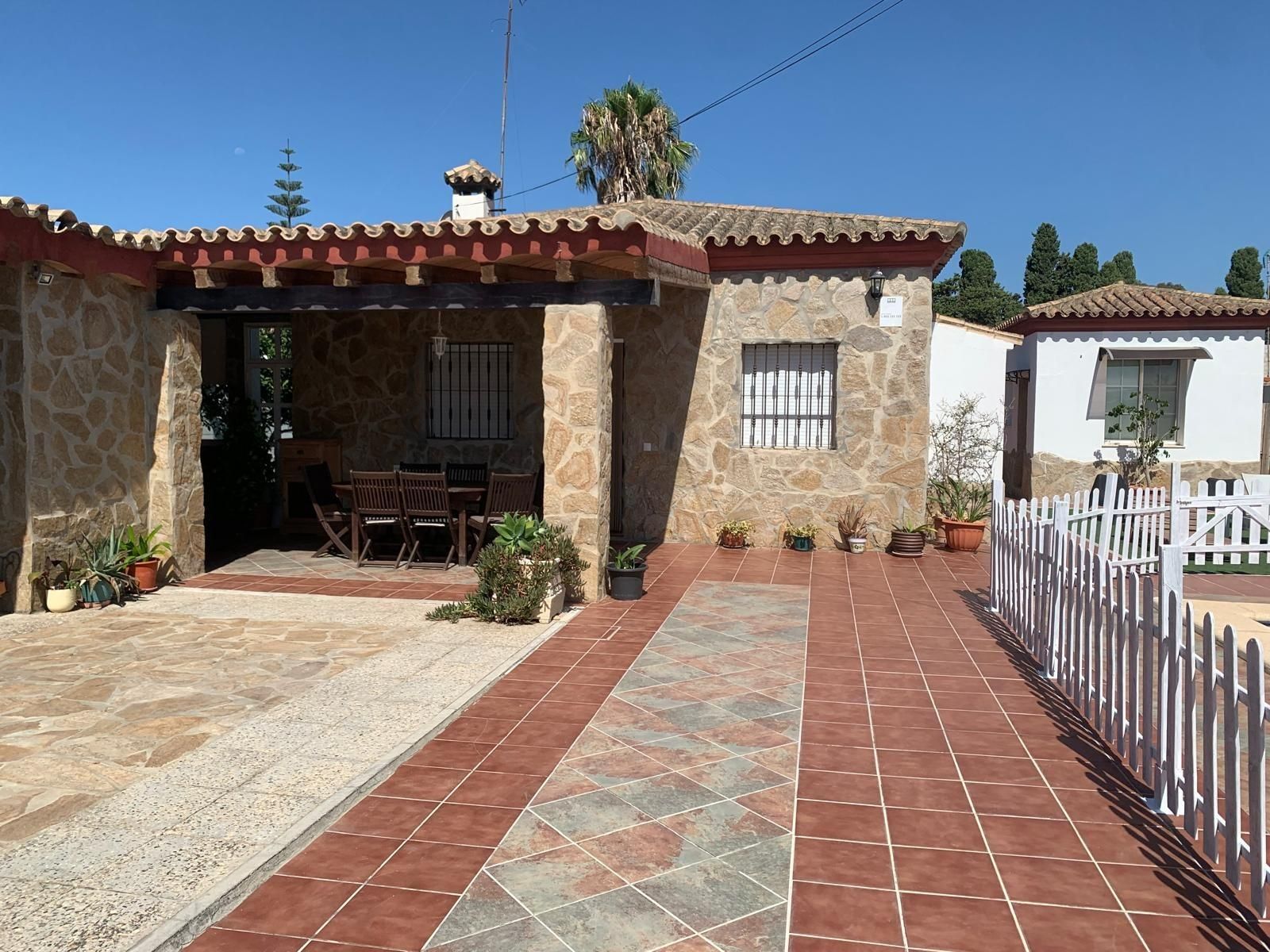 Exterior view of House or chalet to rent in Chiclana de la Frontera  with Air Conditioner, Terrace and Storage room