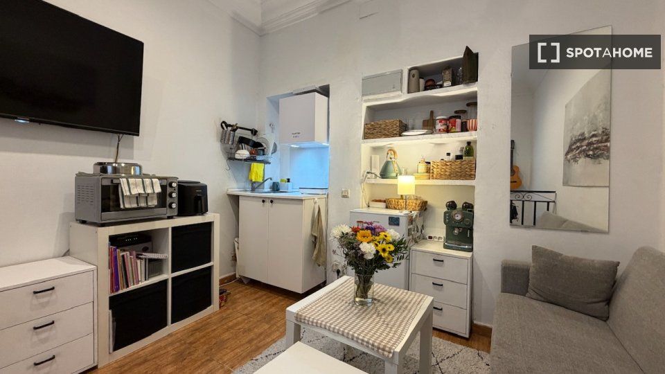 Cuina de Pis de lloguer en  Madrid Capital amb Aire condicionat, Calefacció i Moblat