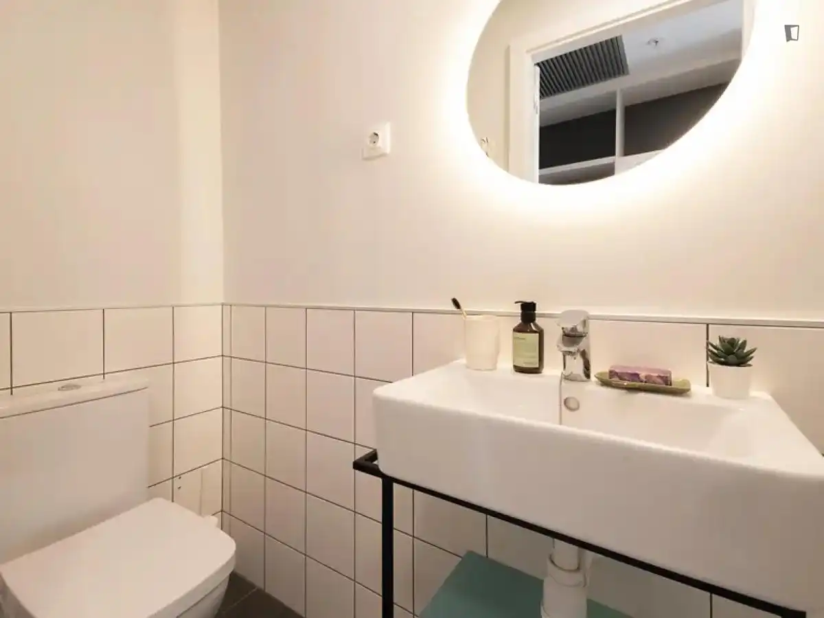 Bathroom of Flat for rent in Barcelona  with Air Conditioner, Furnished and Internet