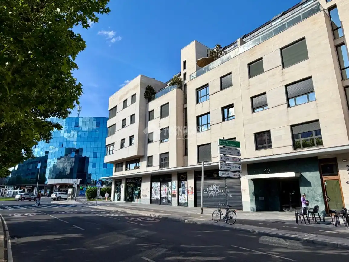 Außenansicht von Wohnung zum Verkauf in León Capital  mit Klimaanlage und Heizung