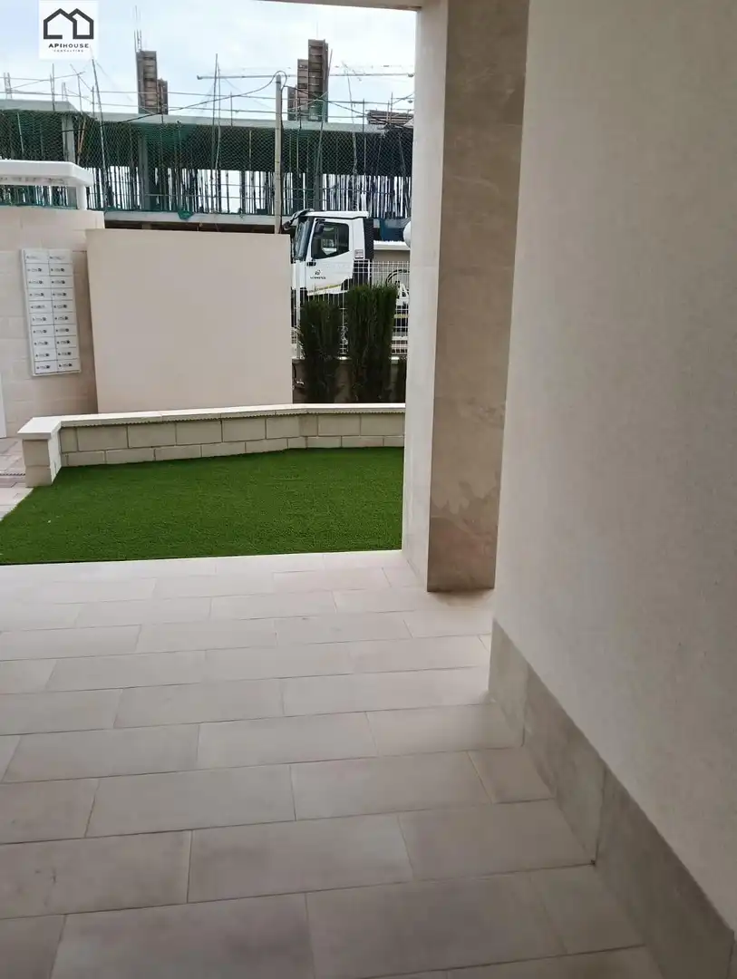 Terrassa de Casa o xalet en venda en Guardamar del Segura amb Aire condicionat, Jardí privat i Terrassa