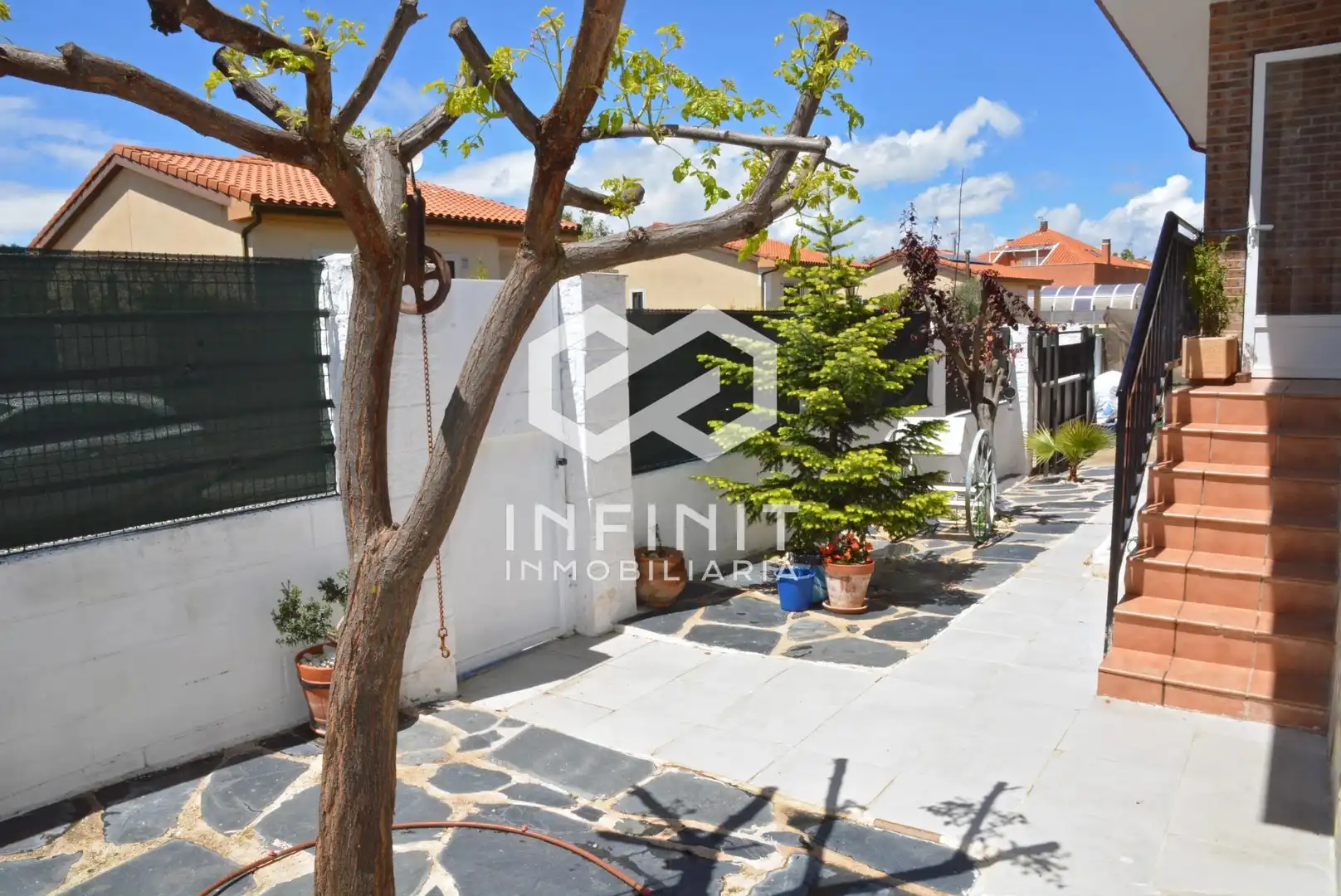 Exterior view of Houses for sale in Yebes  with Air Conditioner, Heating and Private garden