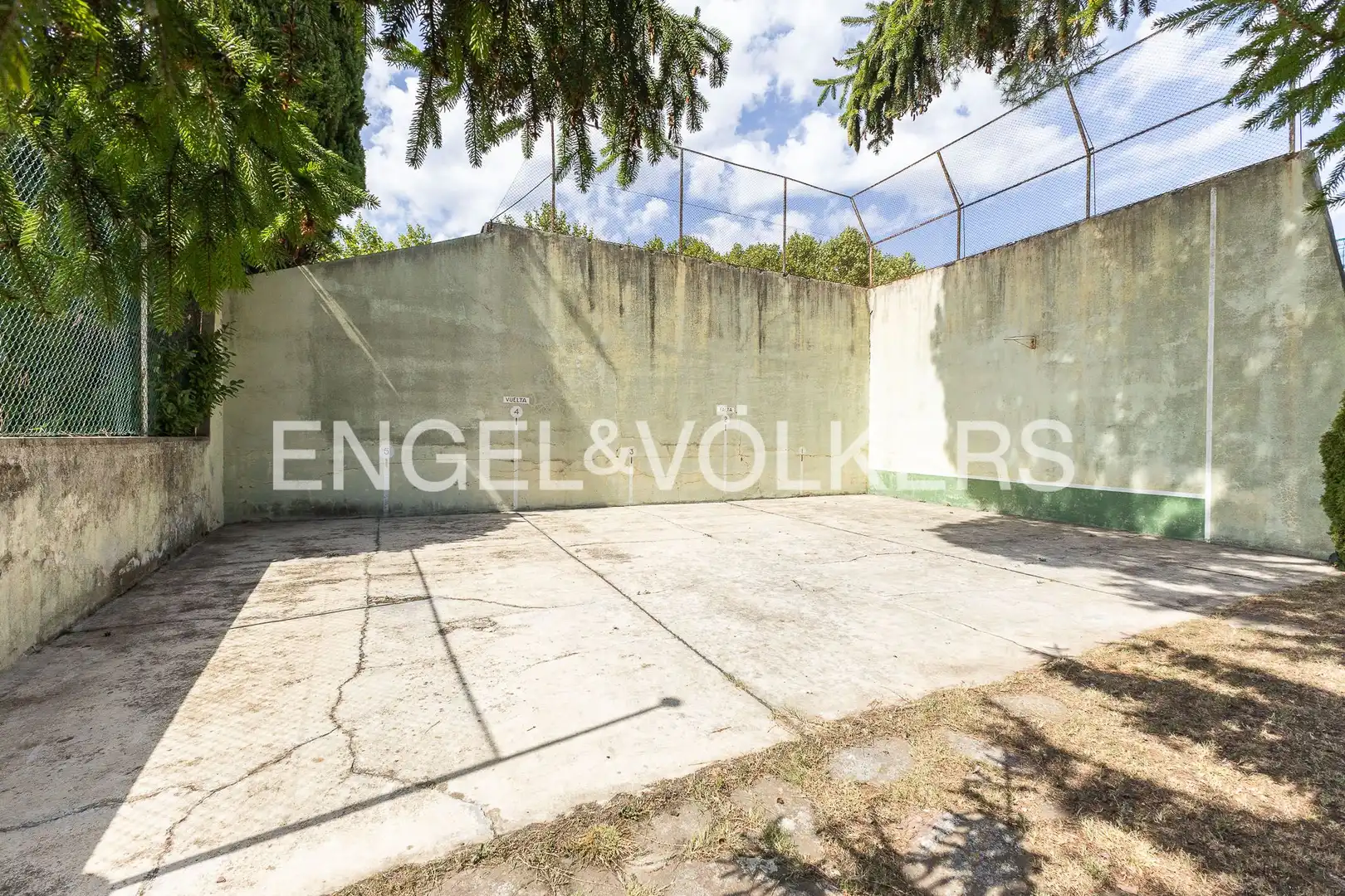 Terrassa de Casa o xalet en venda en Tona amb Calefacció, Jardí privat i Piscina