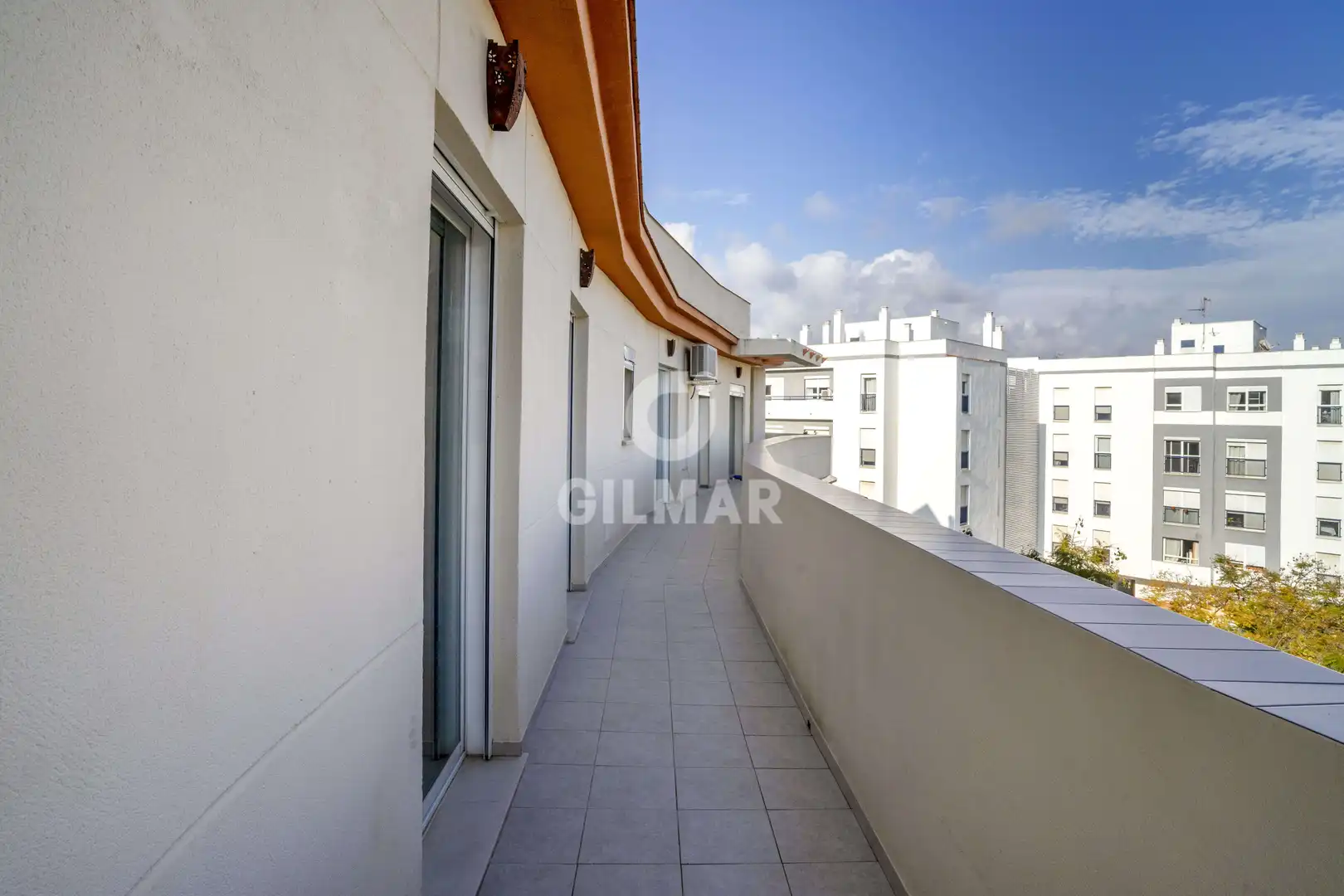 Vista exterior de Àtic en venda en Estepona amb Calefacció, Piscina i Balcó