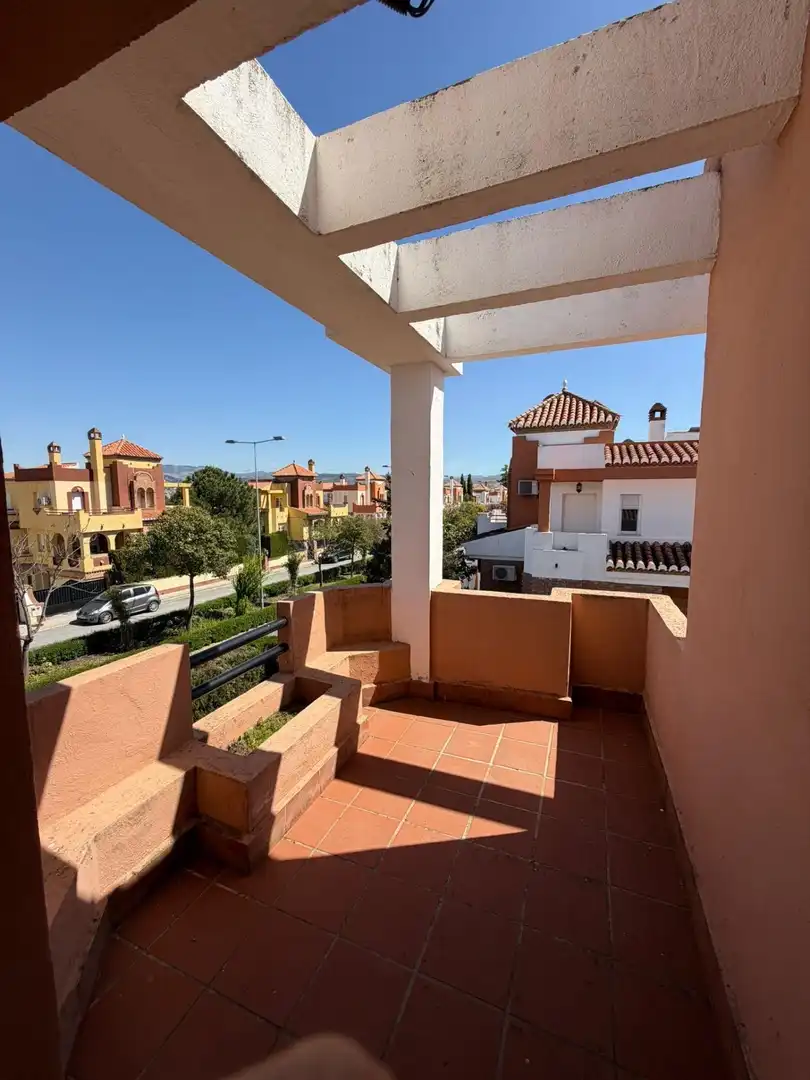 Vista exterior de Casa o chalet de alquiler en Ogíjares con Calefacción, Jardín privado y Piscina