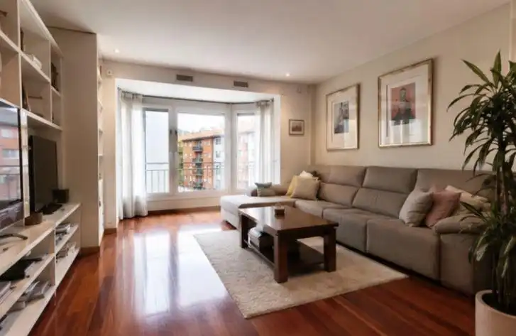 Sala d'estar de Apartament en venda en Erandio amb Terrassa, Traster i Balcó