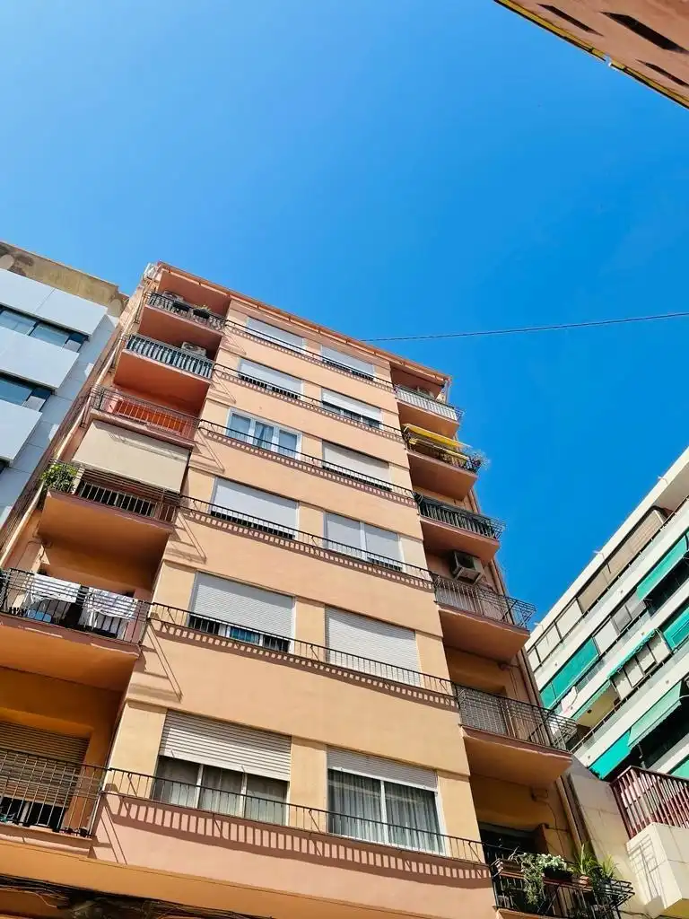 Dachboden zur Miete in Carrer de Pablo Iglesias, Mercado