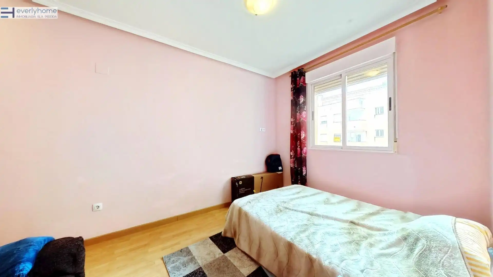 Habitación de Piso en venta en Castellón de la Plana / Castelló de la Plana con Parquet y Trastero