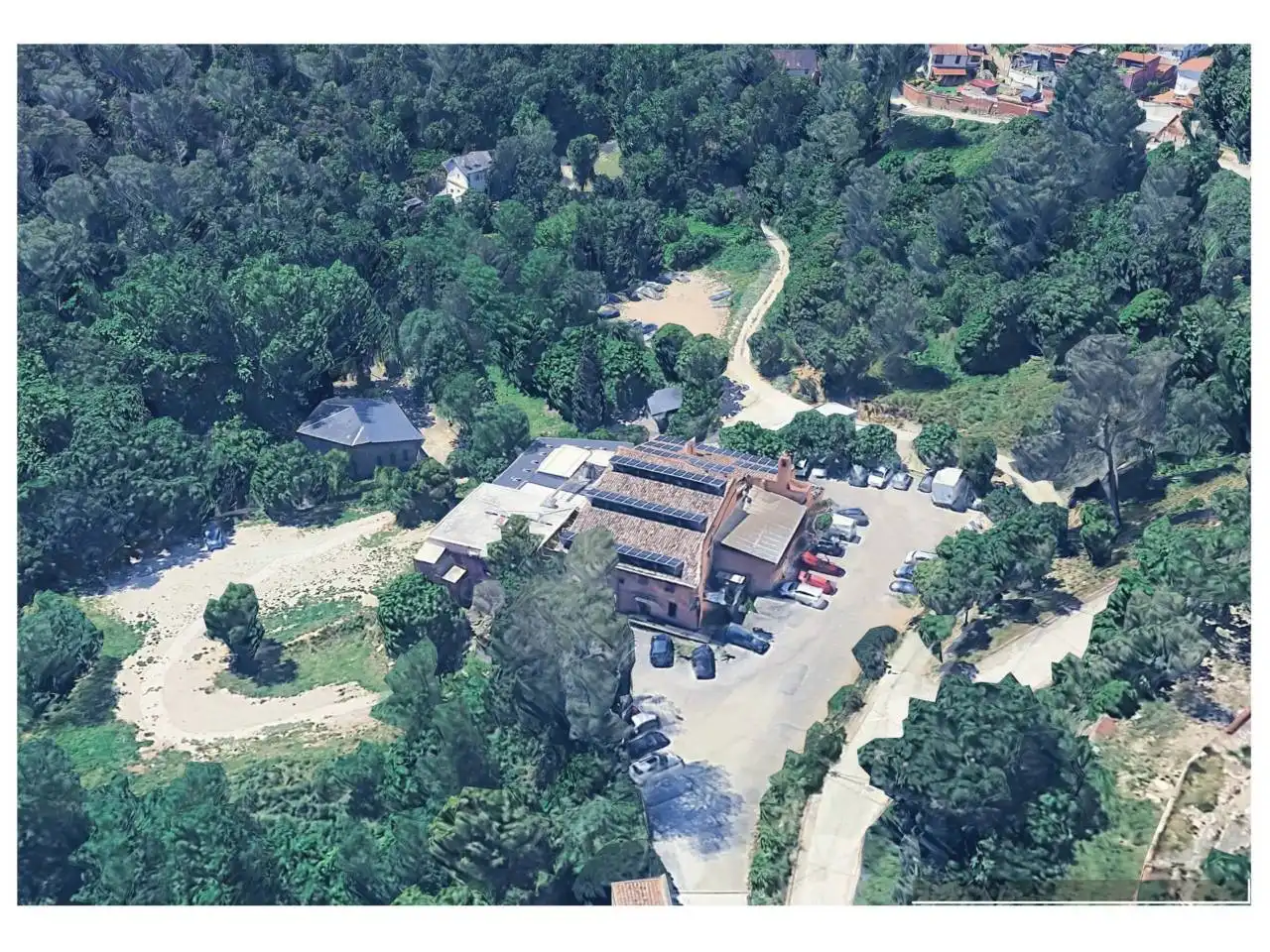Vista exterior de Finca rústica en venda en Cerdanyola del Vallès amb Aire condicionat, Calefacció i Jardí privat