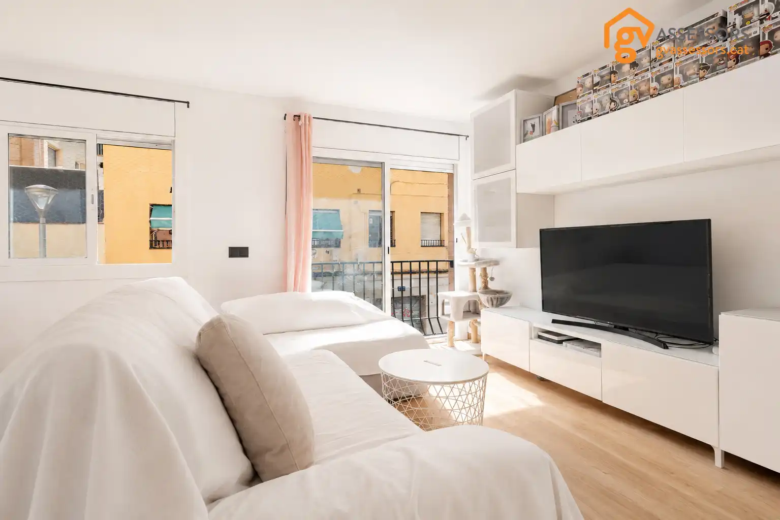 Sala d'estar de Pis en venda en Barcelona amb Aire condicionat, Parquet i Forn