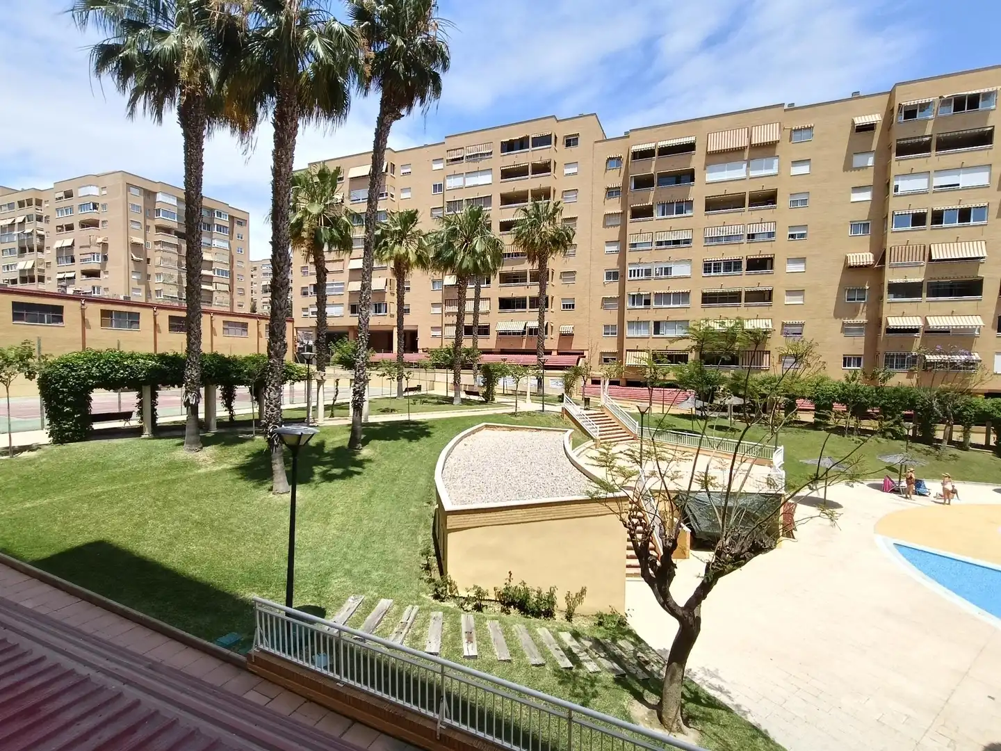 Vista exterior de Piso en venta en Alicante / Alacant con Calefacción, Jardín privado y Piscina comunitaria