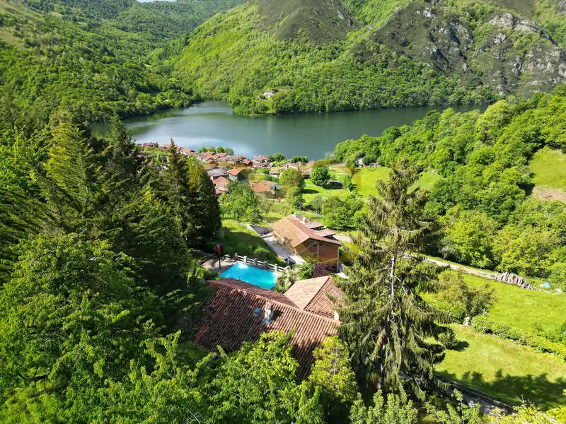 Casa o chalet en venta en Caso con Calefacción, Jardín privado y Terraza