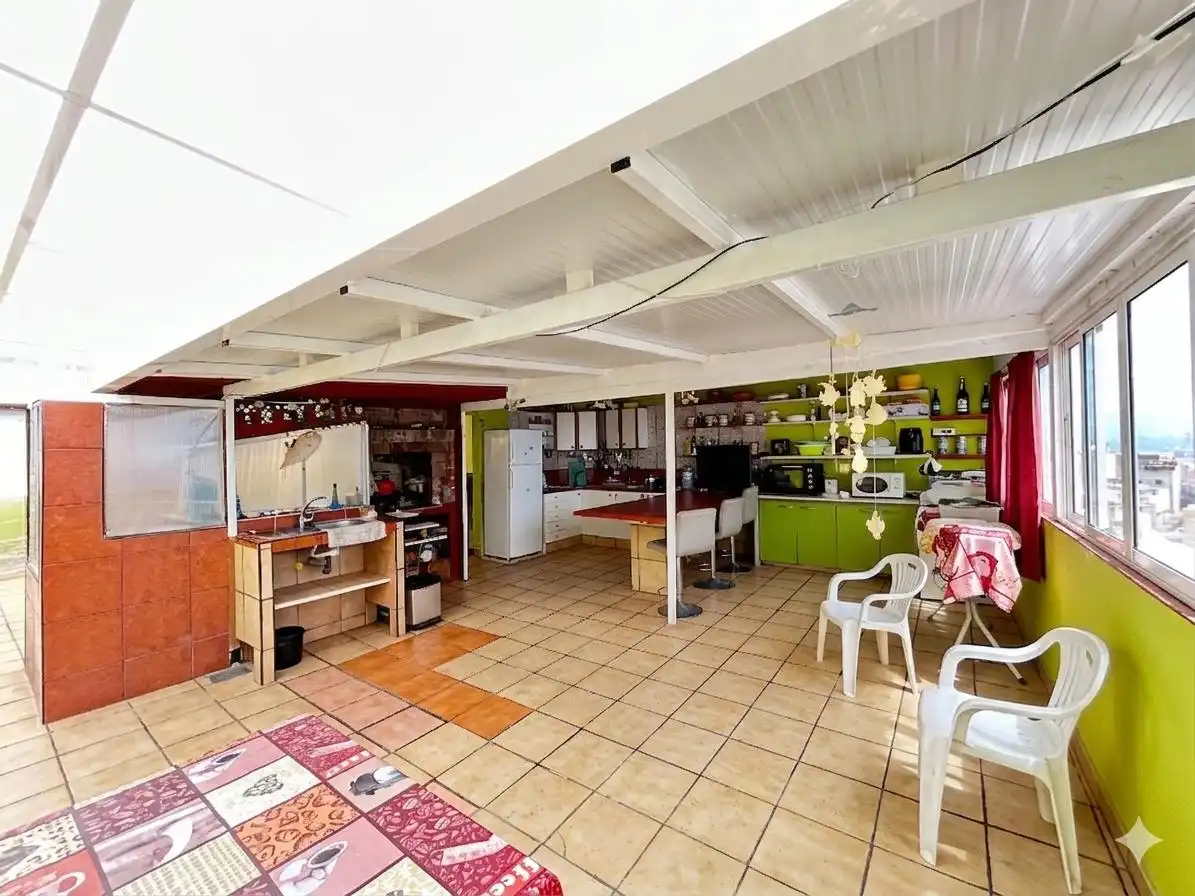 Cuina de Casa o xalet en venda en Las Palmas de Gran Canaria amb Terrassa i Moblat