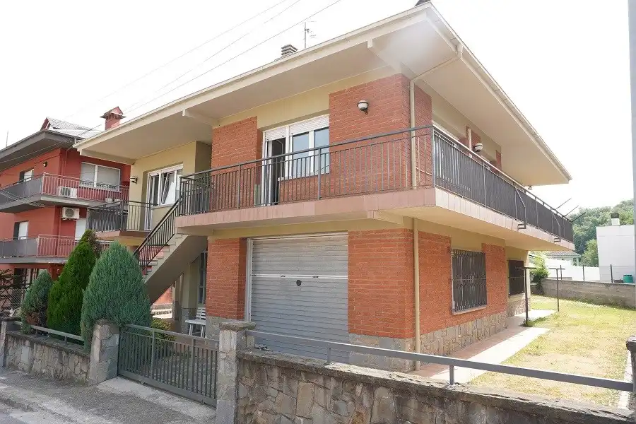 Vista exterior de Casa o xalet en venda en Sant Joan Les Fonts amb Aire condicionat, Calefacció i Terrassa