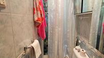 Bathroom of Apartment for sale in  Madrid Capital  with Heating and Parquet flooring