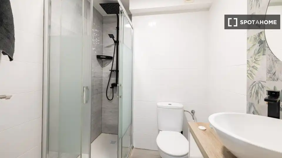 Badezimmer von Wohnungen zur untervermieten in Málaga mit Klimaanlage, Terrasse und Möbliert