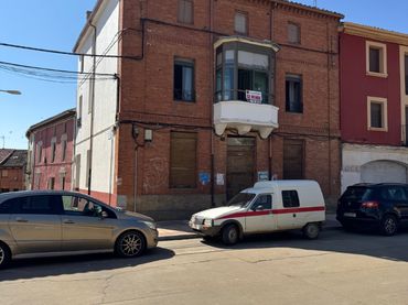 Casa rústica amb balcó en venda a Calle Filipinos 7