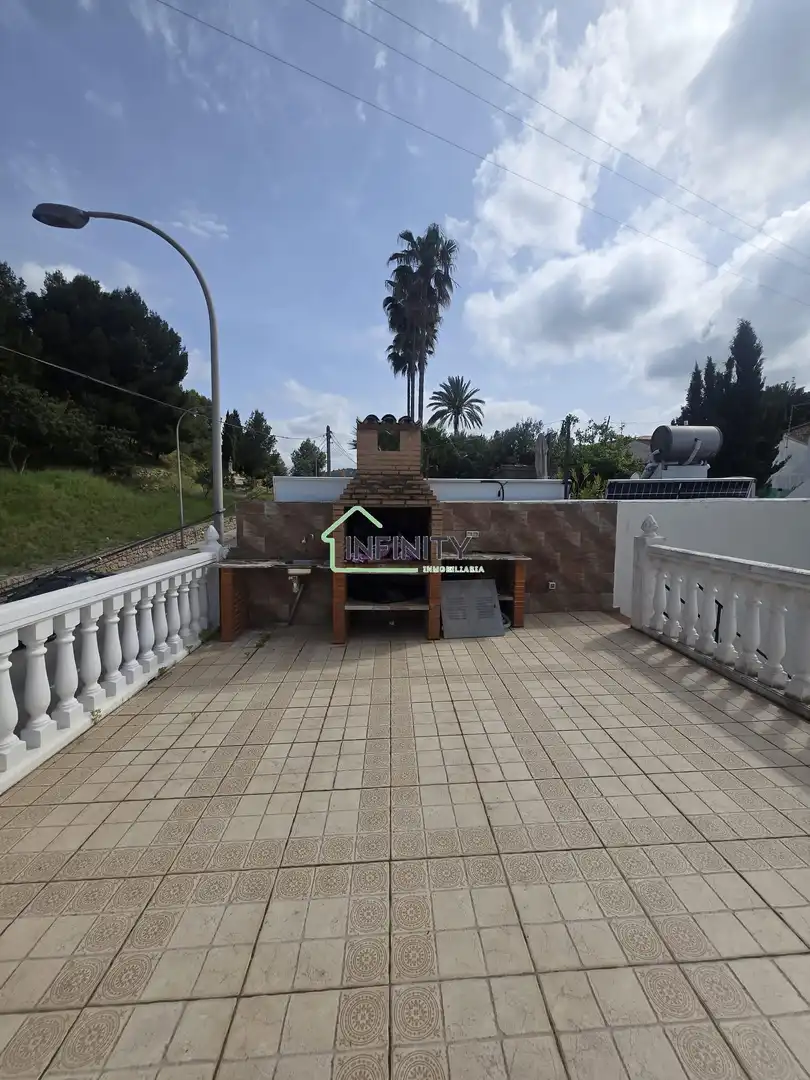 Terrassa de Casa o xalet en venda en Oliva amb Aire condicionat, Calefacció i Piscina