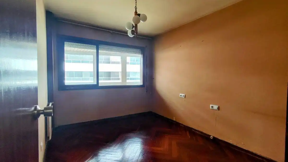 Habitación de Piso en venta en Vigo  con Calefacción, Trastero y Balcón