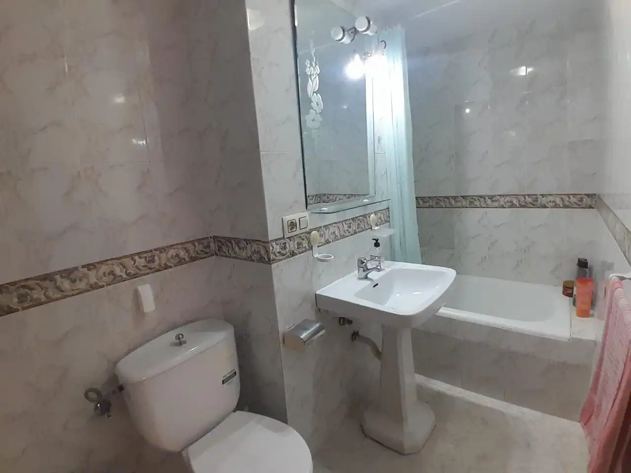 Bathroom of Flat for rent in Granada  with Terrace and Furnished