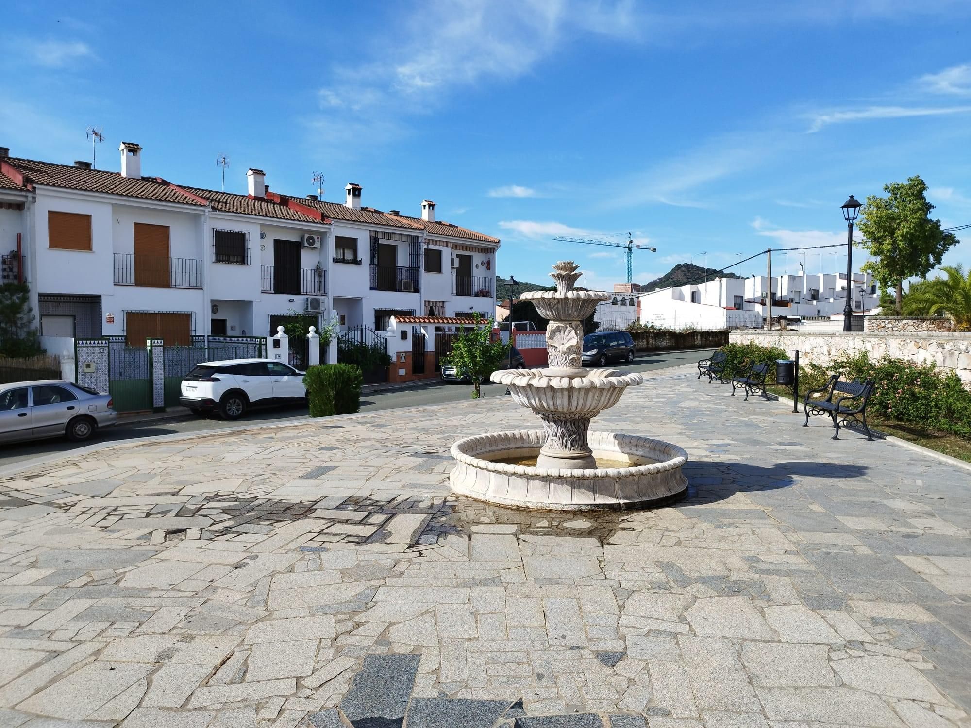 Exterior view of Single-family semi-detached for sale in Almadén de la Plata