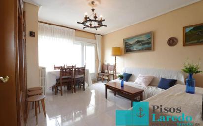 Living room of Flat for sale in Laredo  with Heating, Furnished and Balcony