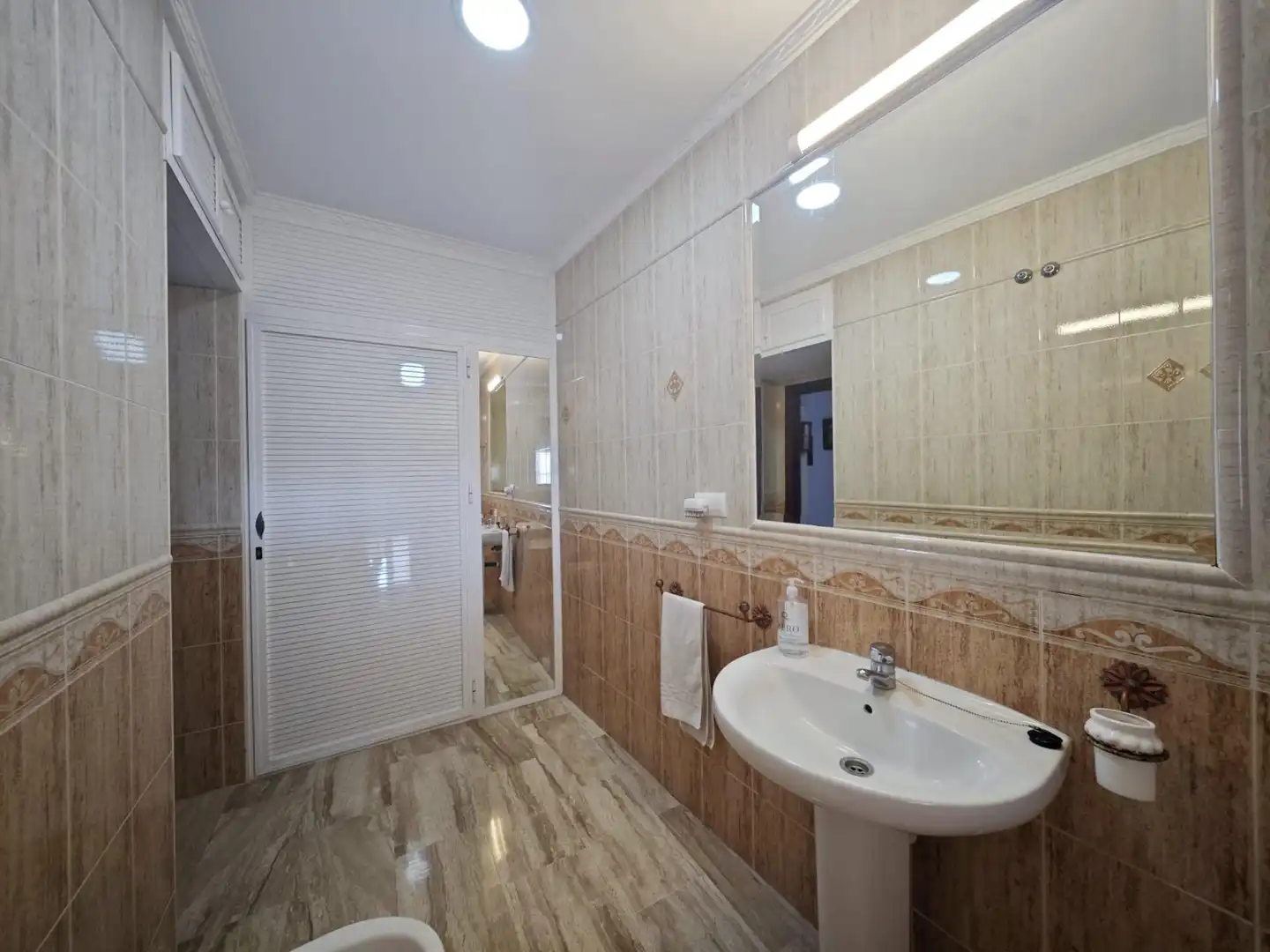 Bathroom of Flat for sale in Chiclana de la Frontera  with Air Conditioner and Terrace