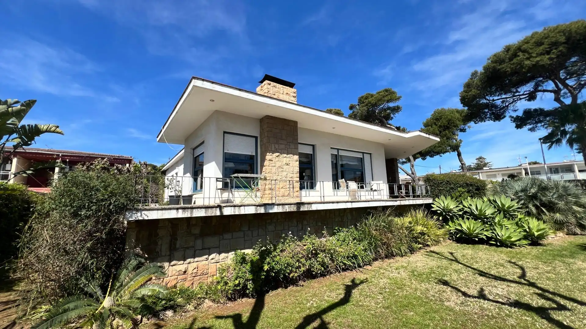 Vista exterior de Casa o xalet en venda en Castellón de la Plana / Castelló de la Plana amb Aire condicionat, Calefacció i Jardí privat