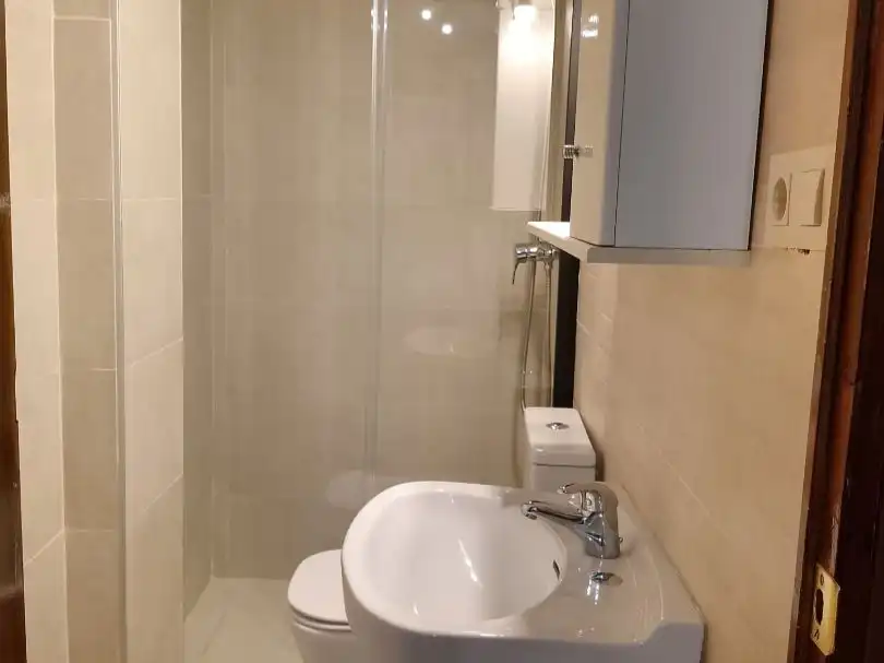 Bany de Pis per a compartir en San Bartolomé - Millán de Priego