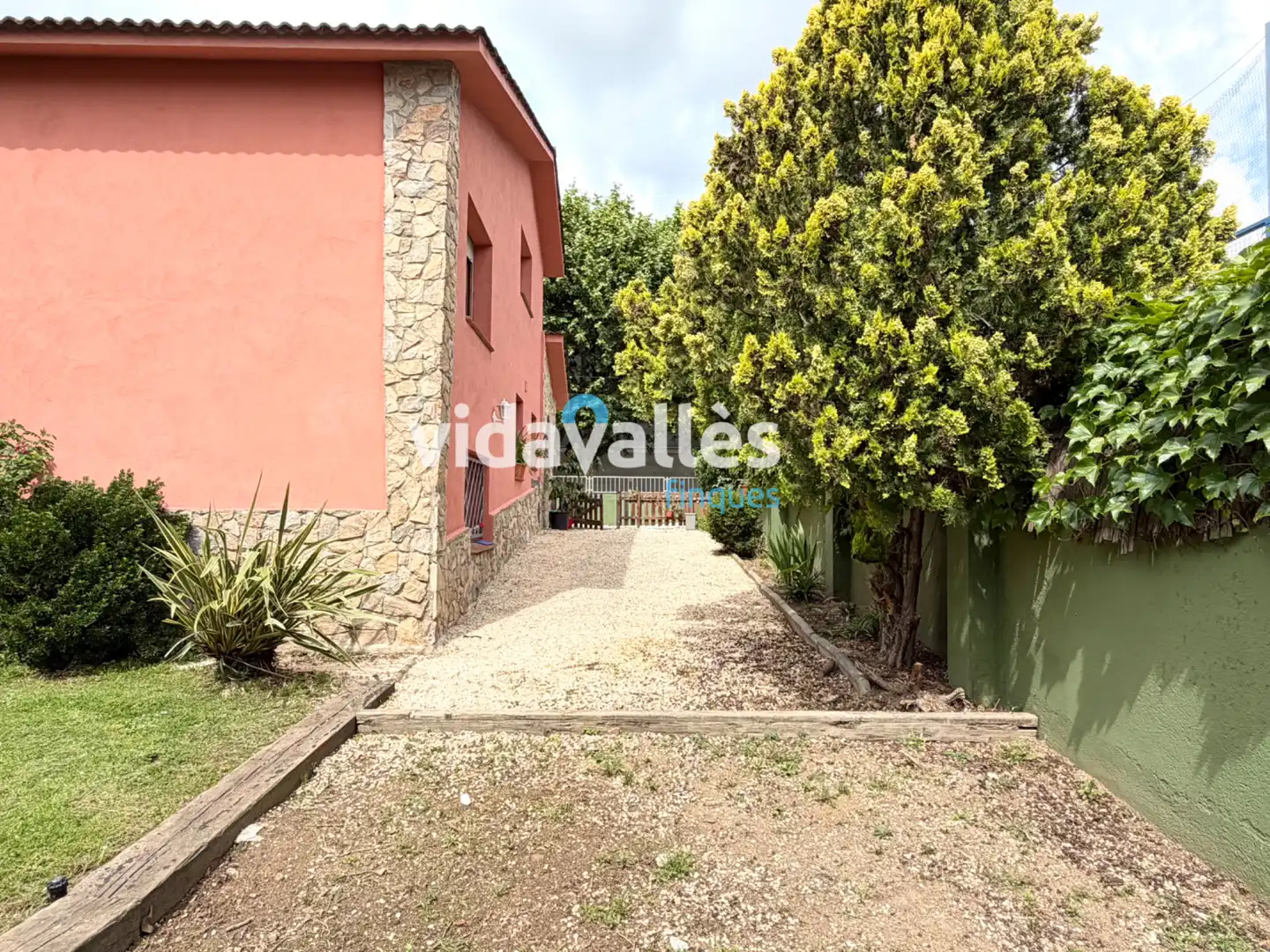 Casa amb terrassa en venda a Carrer Fluvià, imagen 10