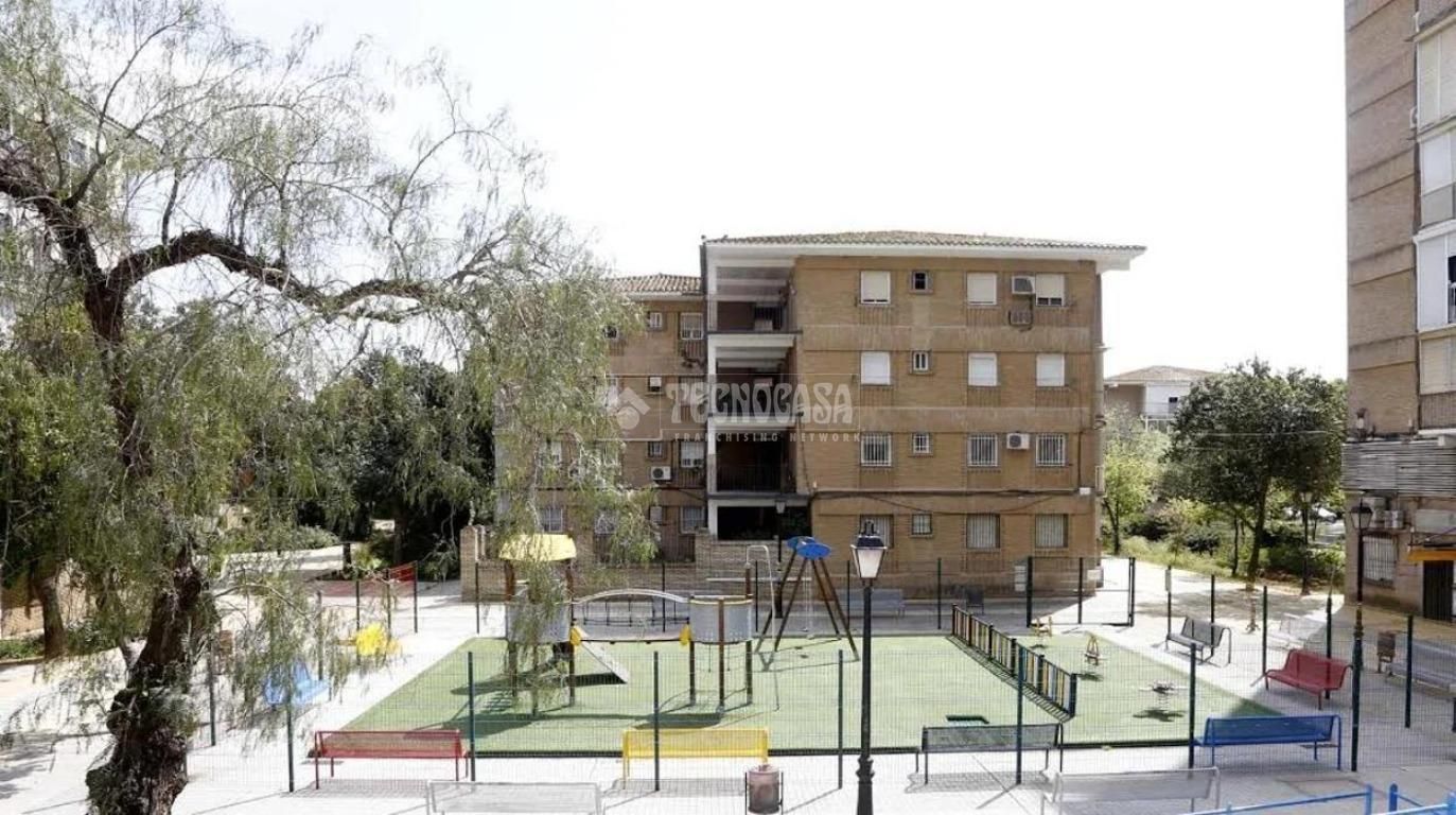 Vista exterior de Pis en venda en Mairena del Aljarafe amb Terrassa i Balcó