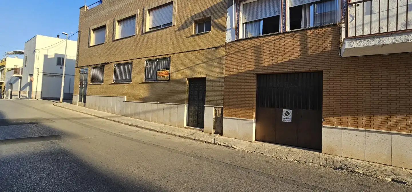 Vista exterior de Casa adosada en venta en Coria del Río