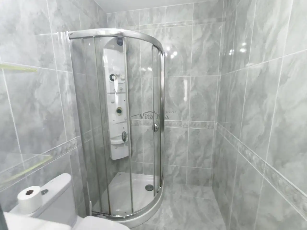 Badezimmer von Wohnung zur Miete in Ourense Capital  mit Heizung, Parkett und Möbliert