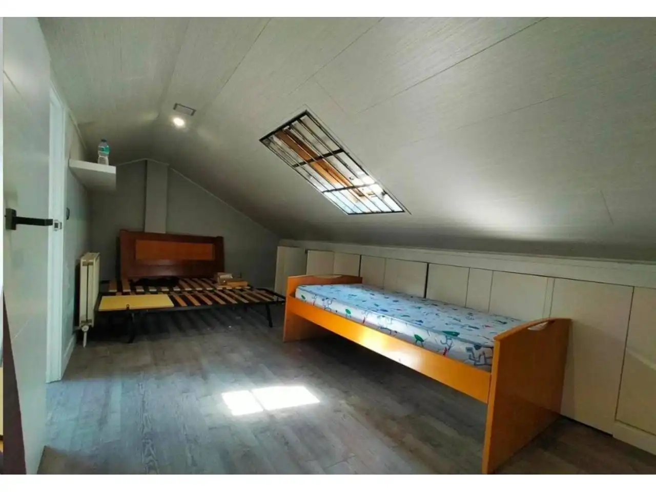 Dormitori de Casa o xalet en venda en Burgos amb Calefacció, Parquet i Terrassa