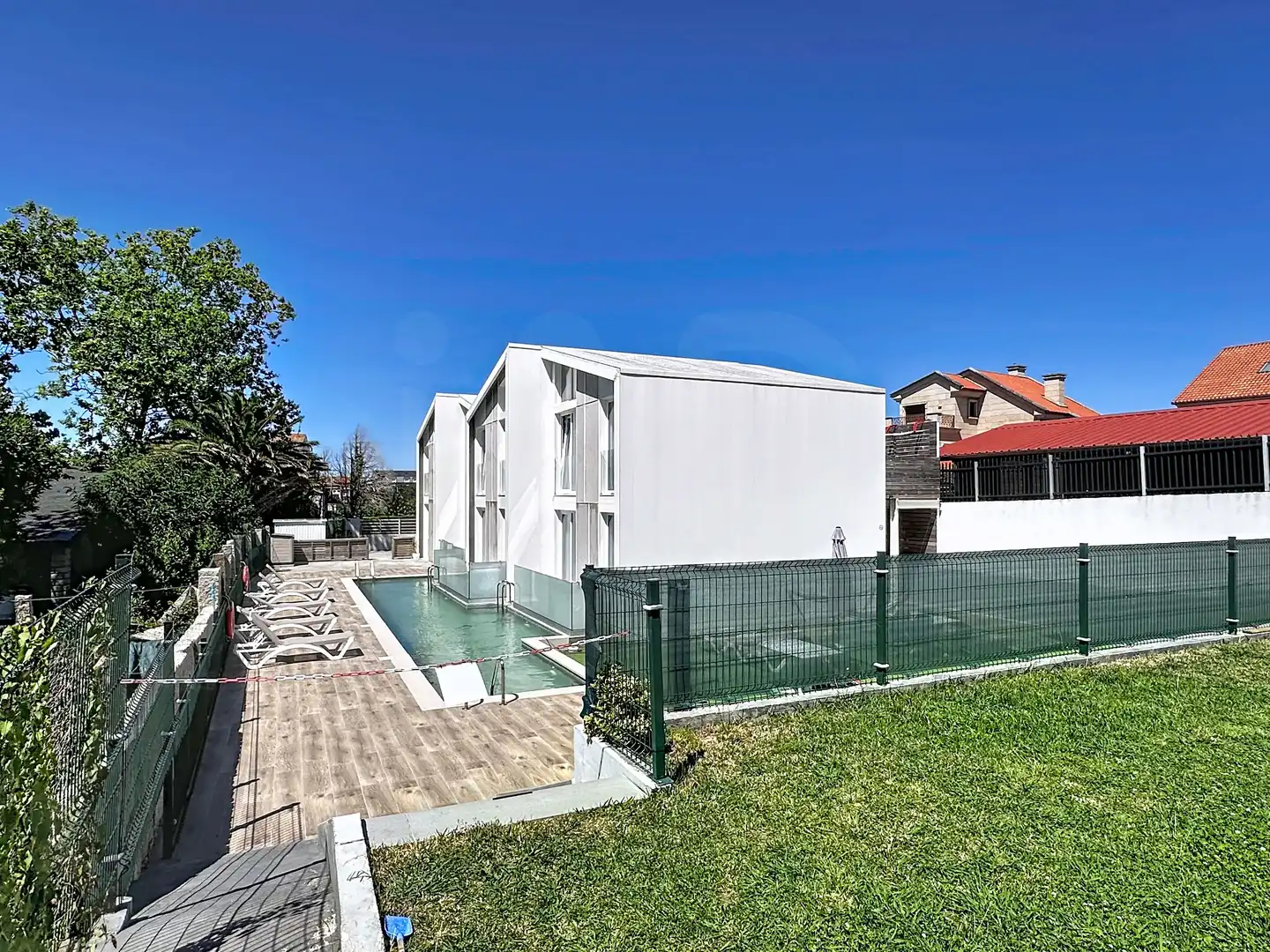 Piscina de Edificio en venta en Sanxenxo