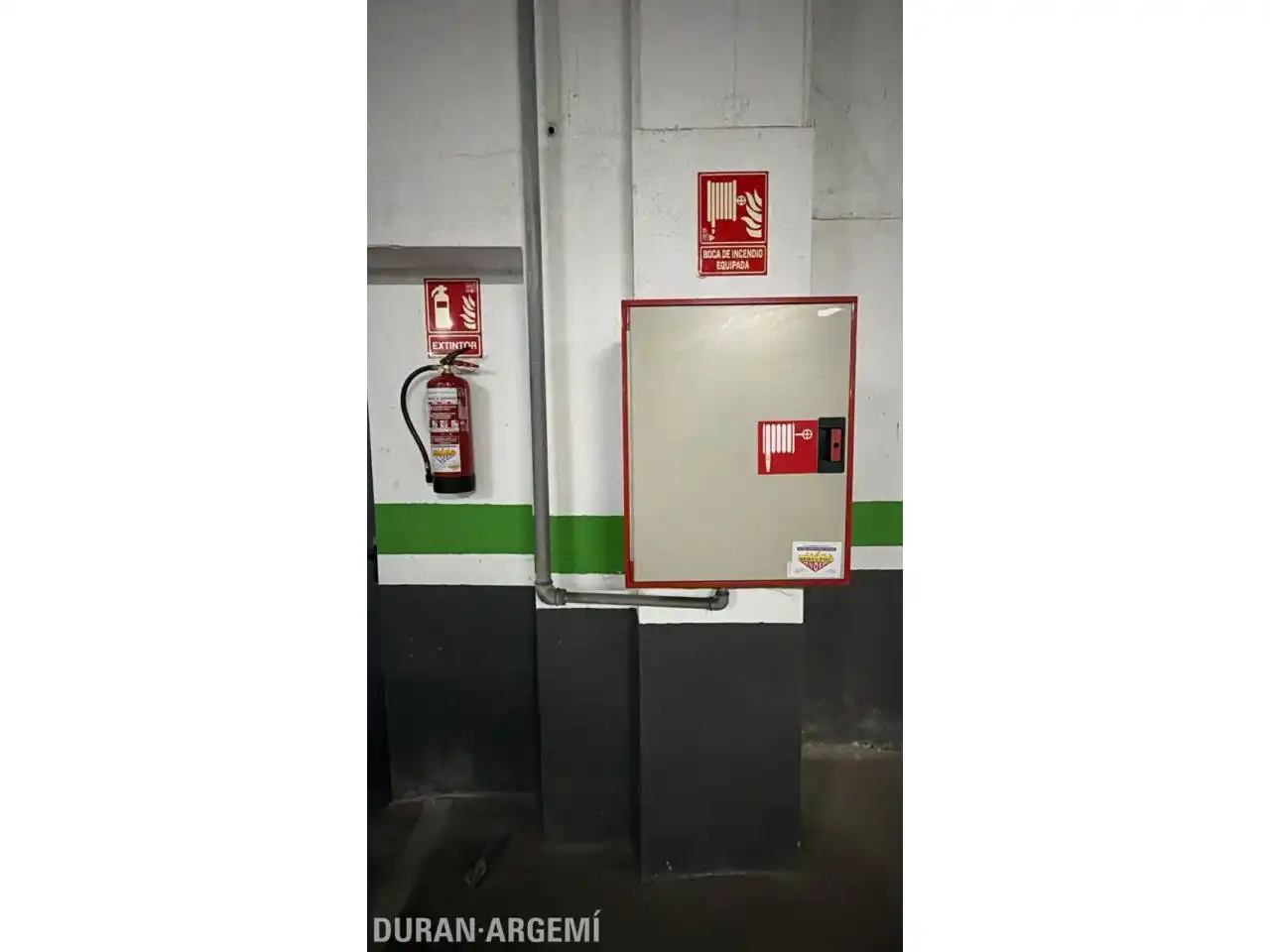 Parking of Garage for rent in Sud
